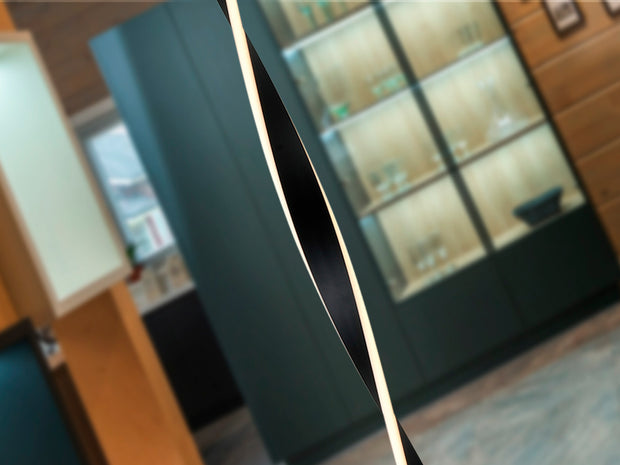 Lampadaire twist en métal noir mat - diamètre 22cm - hauteur 150cm - poids 2,7kg